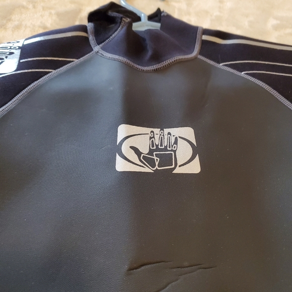 Body Glove Shorty wetsuit-youth size 14- like new - Picture 3 of 10